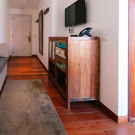 Surfers Lodge Peniche-2